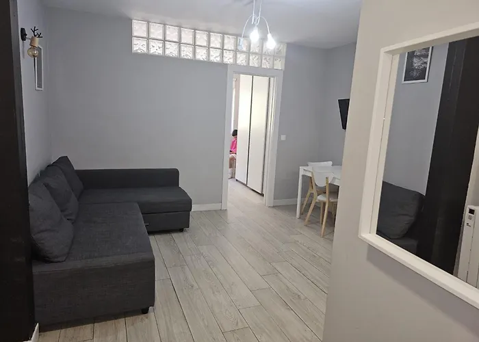 Precioso En La Plaza Apartamento *